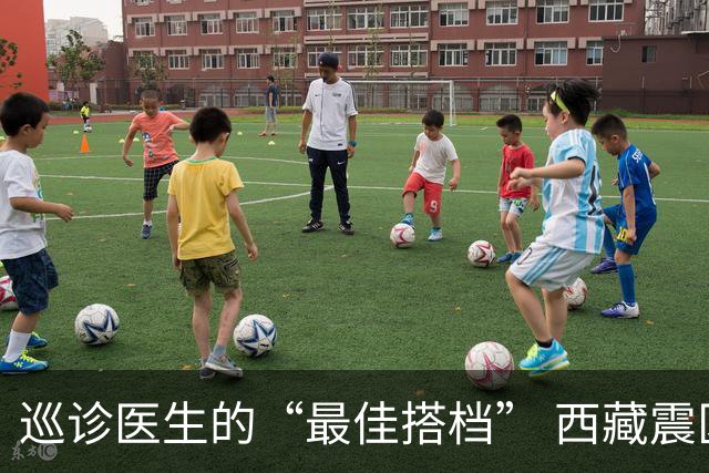 巡诊医生的“最佳搭档” 西藏震区安置点里的藏族小翻译